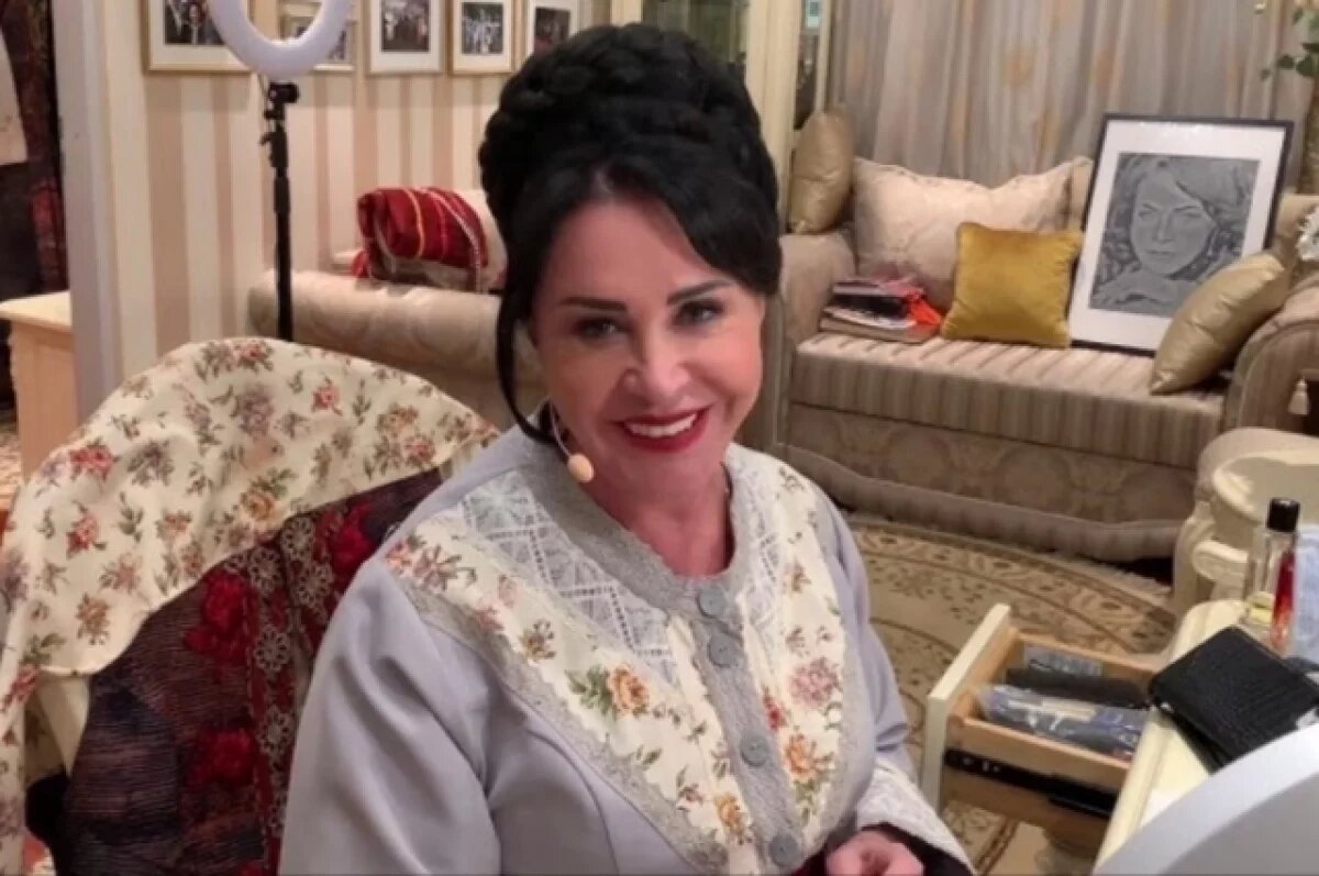    Русская песня началась на Волге.