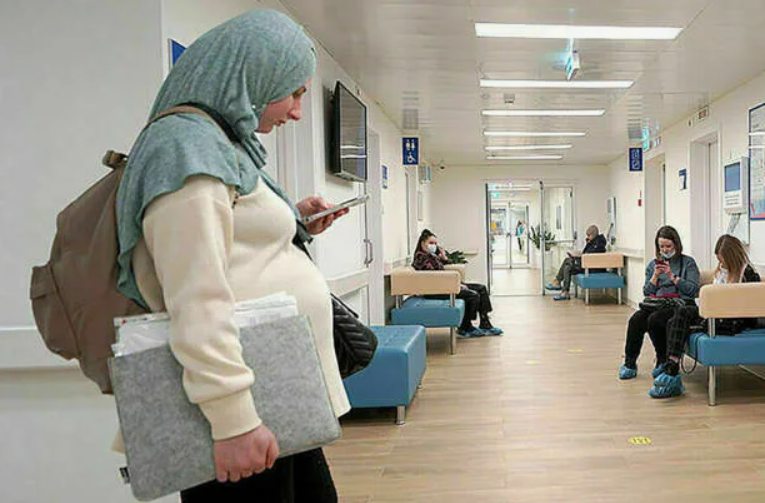 Роды в России как бизнес: мигрантки дурят наш соцфонд на миллионы рублей