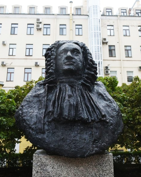 Памятник-бюст Иоганну Себастьяну Баху. Источник: https://levonlazarevsculpture.tilda.ws/