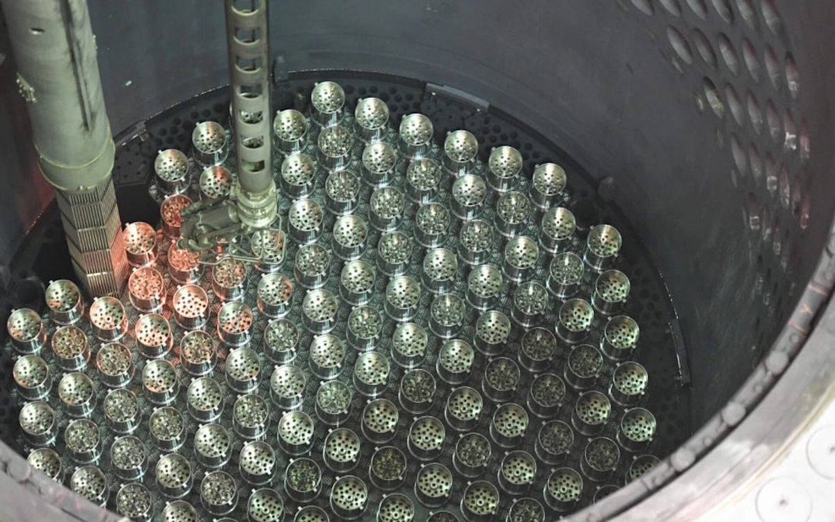    Следующим, уже окончательным шагом для квалификации российского ATF-топлива станет загрузка в один из российских реакторов нескольких топливных кассет, имеющих в составе не 12, а 312 твэлов в инновационном исполнении. Источник: официальный Телеграм-канал Госкорпорации «Росатом».