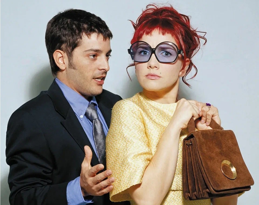 Сделали из нее модницу, красивую женщину да так, что сериал спустя много лет всем вспоминается часто и всем хочется снова все это увидеть и окунуться в счастье, которое есть реально просто так