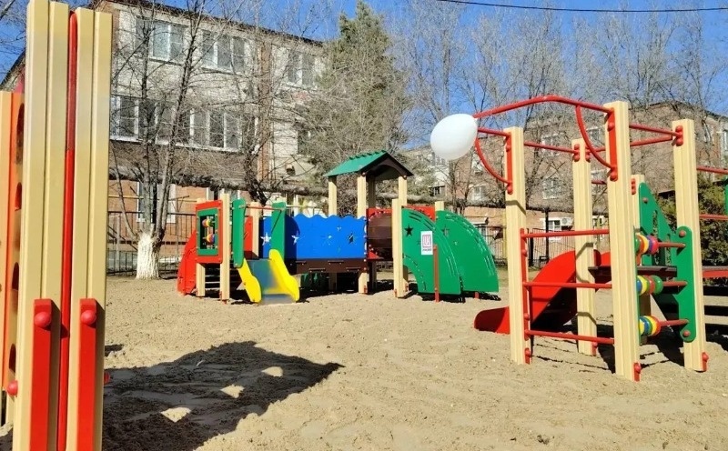 В селе Икряном появилась современная игровая площадка