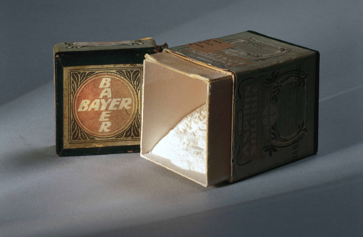 Аспирин был впервые представлен в 1899 году как обезболивающее средство.