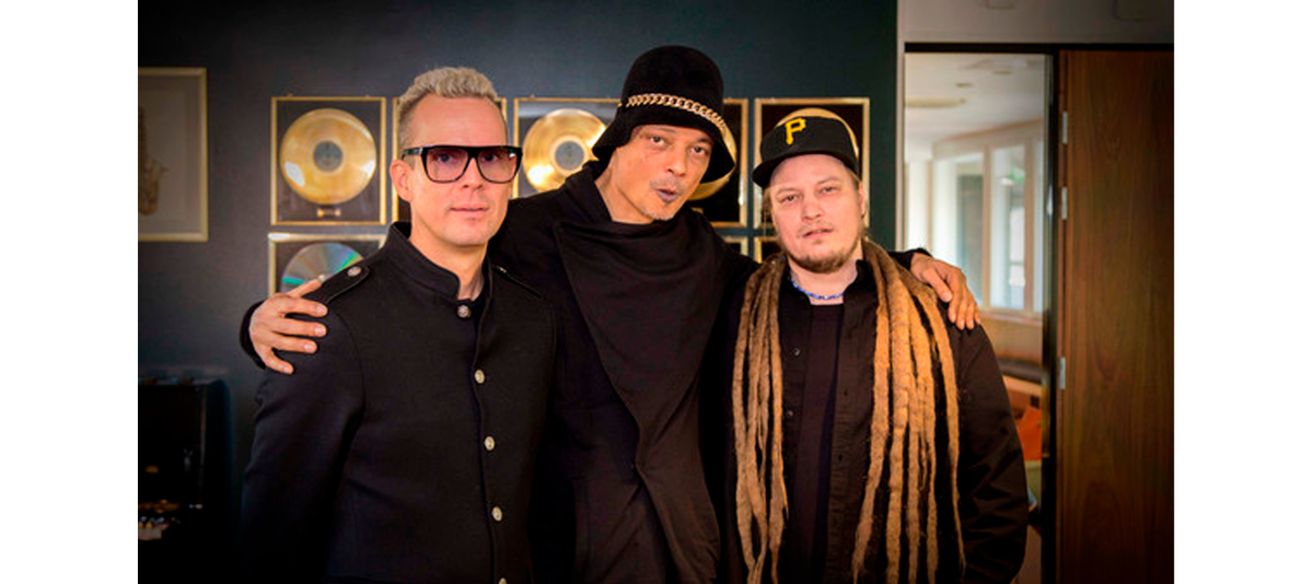 Группа в полном составе и существует по сей день. Источник: www.discogs.com