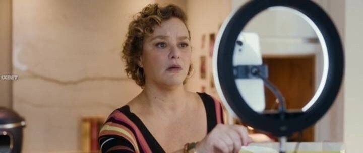 Жанр: комедия. Страна: Франция. Режиссер: Жером Коммандёр. В ролях: Лоран Лафитт, Франсуа Дамиенс, Ванесса Паради, Жером Коммандёр, Дельфин Бариль, Зинеб Трики, Оливия Коте, Микаэль Абитбуль, Людивин де Шасне, Кристин Пинье.