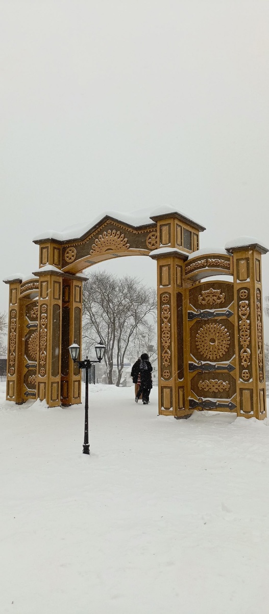 Киров вообщеё-то далековато от Северв находиться. Но ворота Севера там есть.