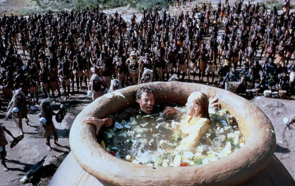 Кадр из фильма «Копи царя Соломона» (1985)
Ричард Чемберлен и Шэрон Стоун в компании, которая очень хочет их съесть. Но белые господа могут не беспокоиться: у нас рецепт — постный. Поэтому смело выкидываем их из горшка и варим суп сами!