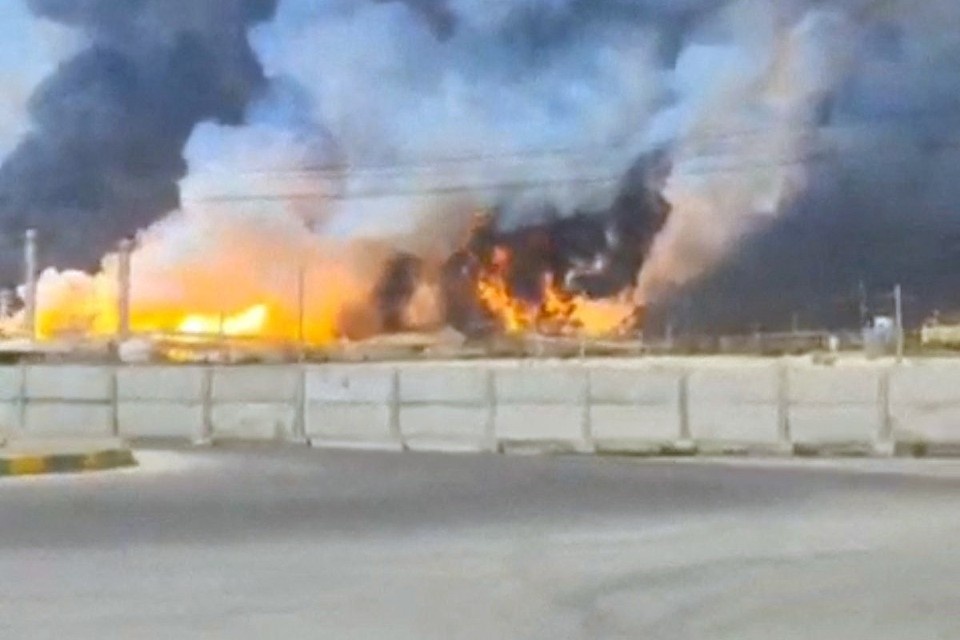    В результате атаки Израиля загорелось крупнейшее в мире нефтегазовое месторождение Южный Парс. REUTERS