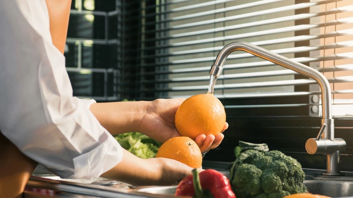    Мыть нужно все фрукты. Фото: wutzkohphoto / Shutterstock / Fotodom