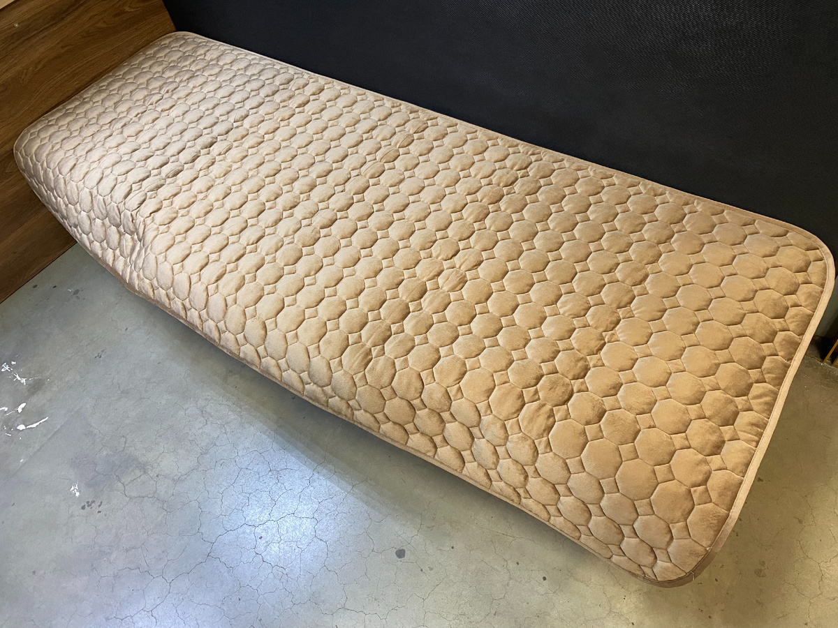 Накидка универсальная СПАЛБЕР для спальников грузовиков. Цвет бежевый соты. Фото СПАЛБЕР_1.