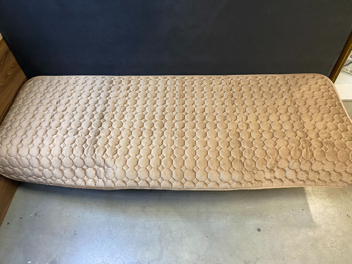 Накидка универсальная СПАЛБЕР для спальников грузовиков. Цвет бежевый соты. Фото СПАЛБЕР_2.