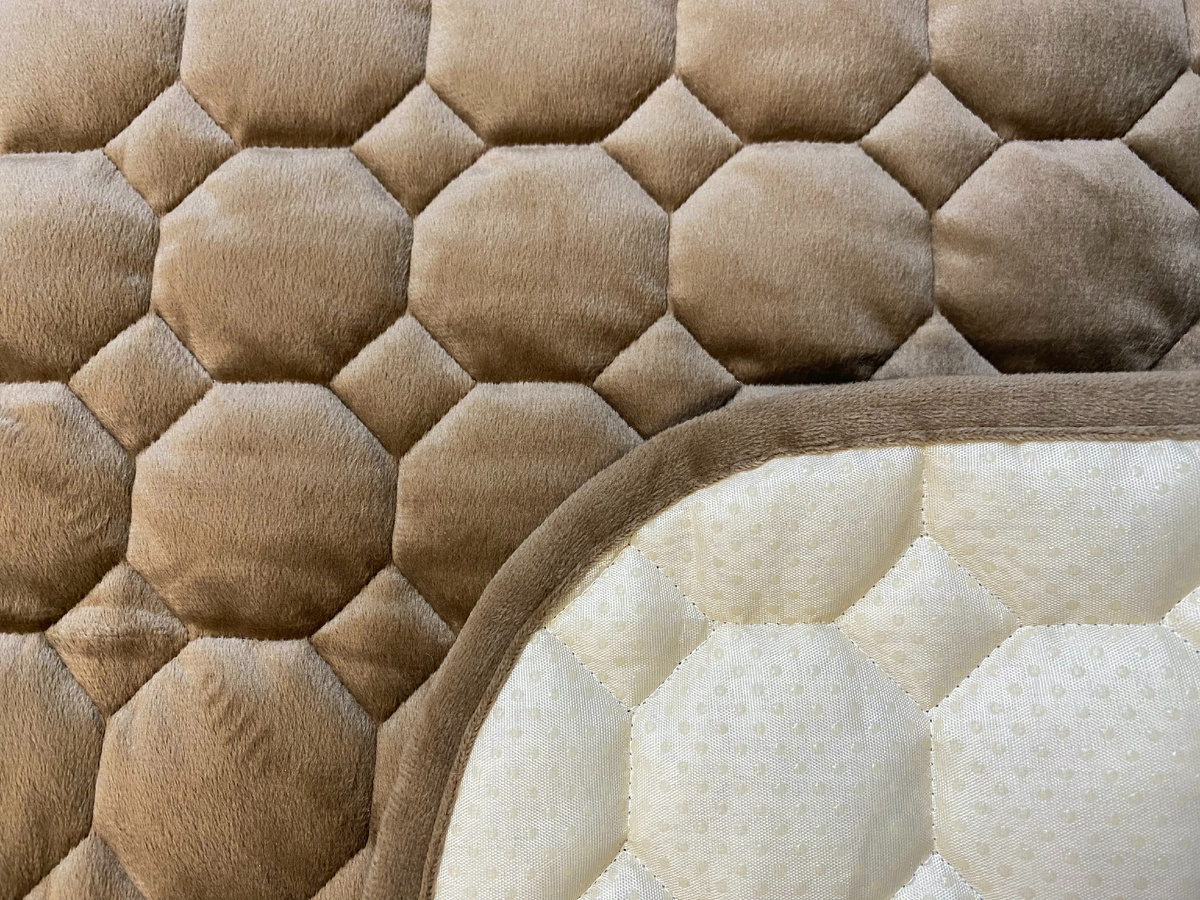 Накидка универсальная СПАЛБЕР для спальников грузовиков. Цвет бежевый соты. Фото СПАЛБЕР_3.