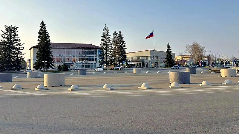    Мобильные вазоны с деревьями преобразят центральную площадь Курганинска