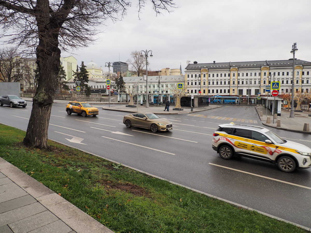 Даже при временных сбоях в работе интернета не стоит рисковать, садясь в машину к незнакомцу «с руки».  Фото: Фото: ФедералПресс / Антон Федулов