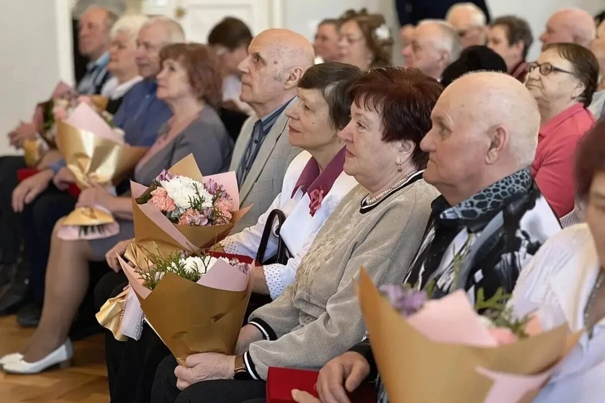    18 «золотых пар» чествовали в Пскове
