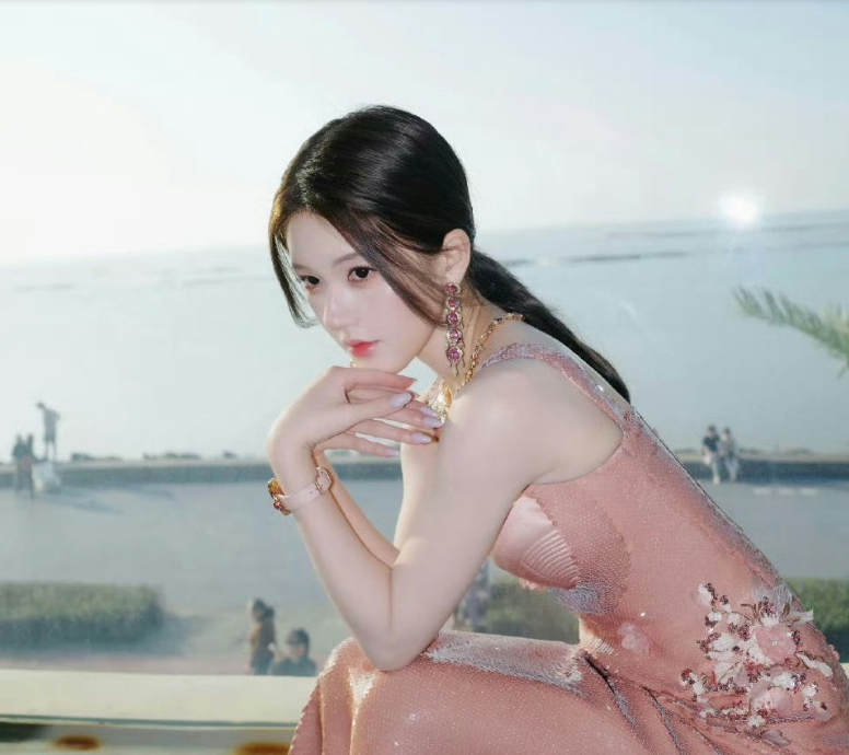 Китайская актриса Чжао Лусы.