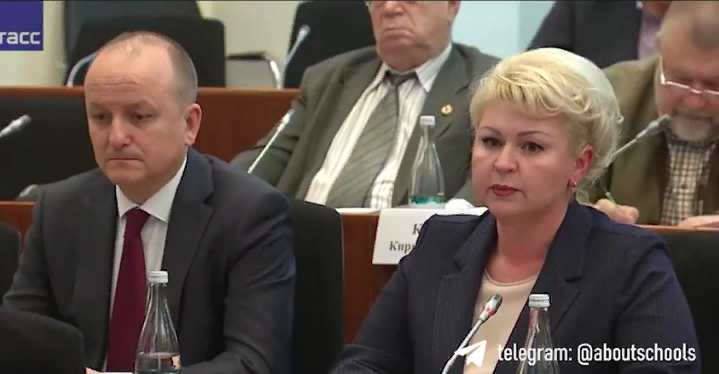 Обратили внимание на работу учителя. Это сплошное издевательство.