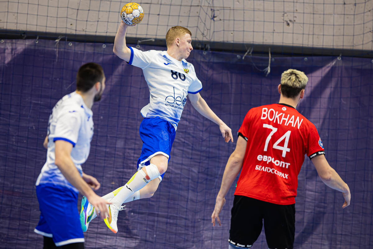    Иван Осадчий в матче против белорусов на Кубке Дружбы