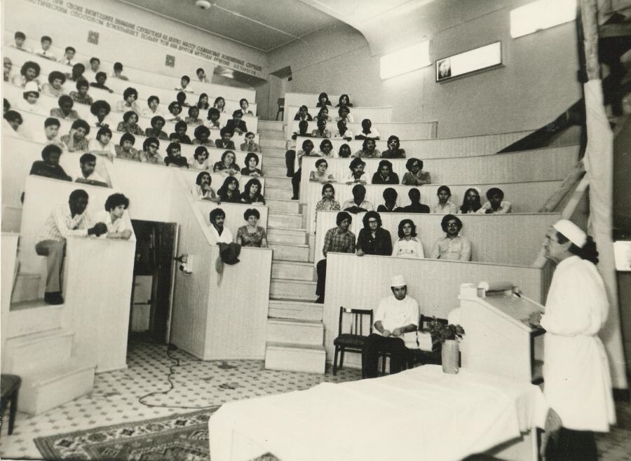 В лекционной аудитории Ростовского государственного медицинского института, 1960-е гг. /  Музей РостГМУ / Фотография использована исключительно в иллюстративных целях