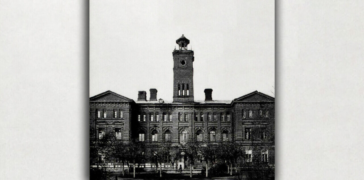 Историческое здание Николаевской больницы - базы медицинского факультета Донского университета / Музей РостГМУ