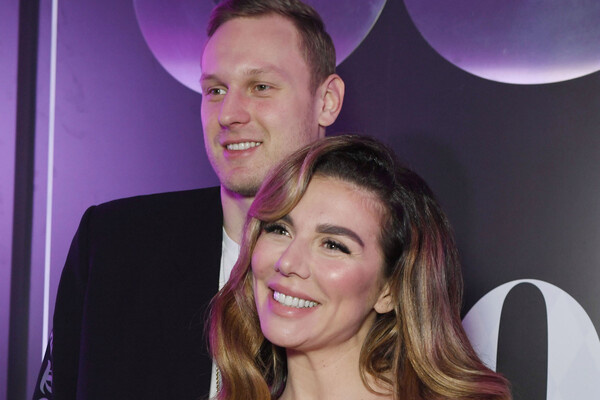 Баскетболист Янис Тимма и певица Анна Седокова на традиционном коктейле по случаю выхода ежегодного рейтинга «100 самых стильных» по версии журнала GQ, 2020 год / «Комсомольская правда»/Global Look Press   📷