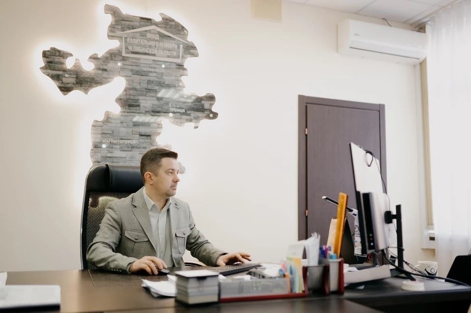    Виктор Тихоненко Валерий ЗВОНАРЕВ