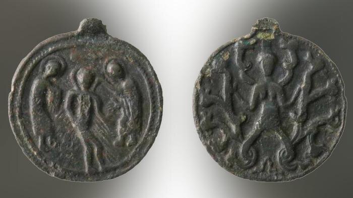 Христианство и язычество на одном амулете: находка в Пресненском районе. Фото © mos.ru / Пресс-служба Департамента культурного наследия города Москвы