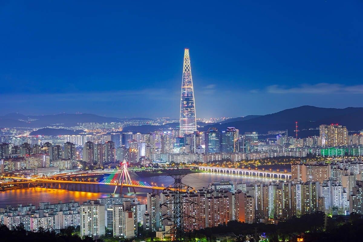 Вид на ночной Сеул. Источник: Kampon / Shutterstock / FOTODOM📷
