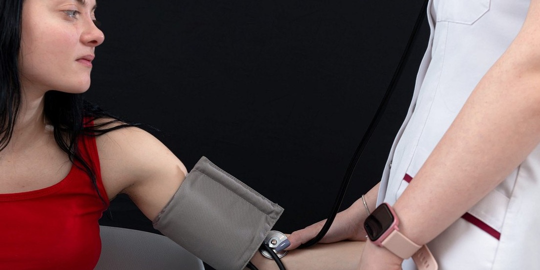 Ученые из Центра медицинских наук Сианьского университета Цзяотун оценили роль индекса хрупкости в выборе целевых уровней артериального