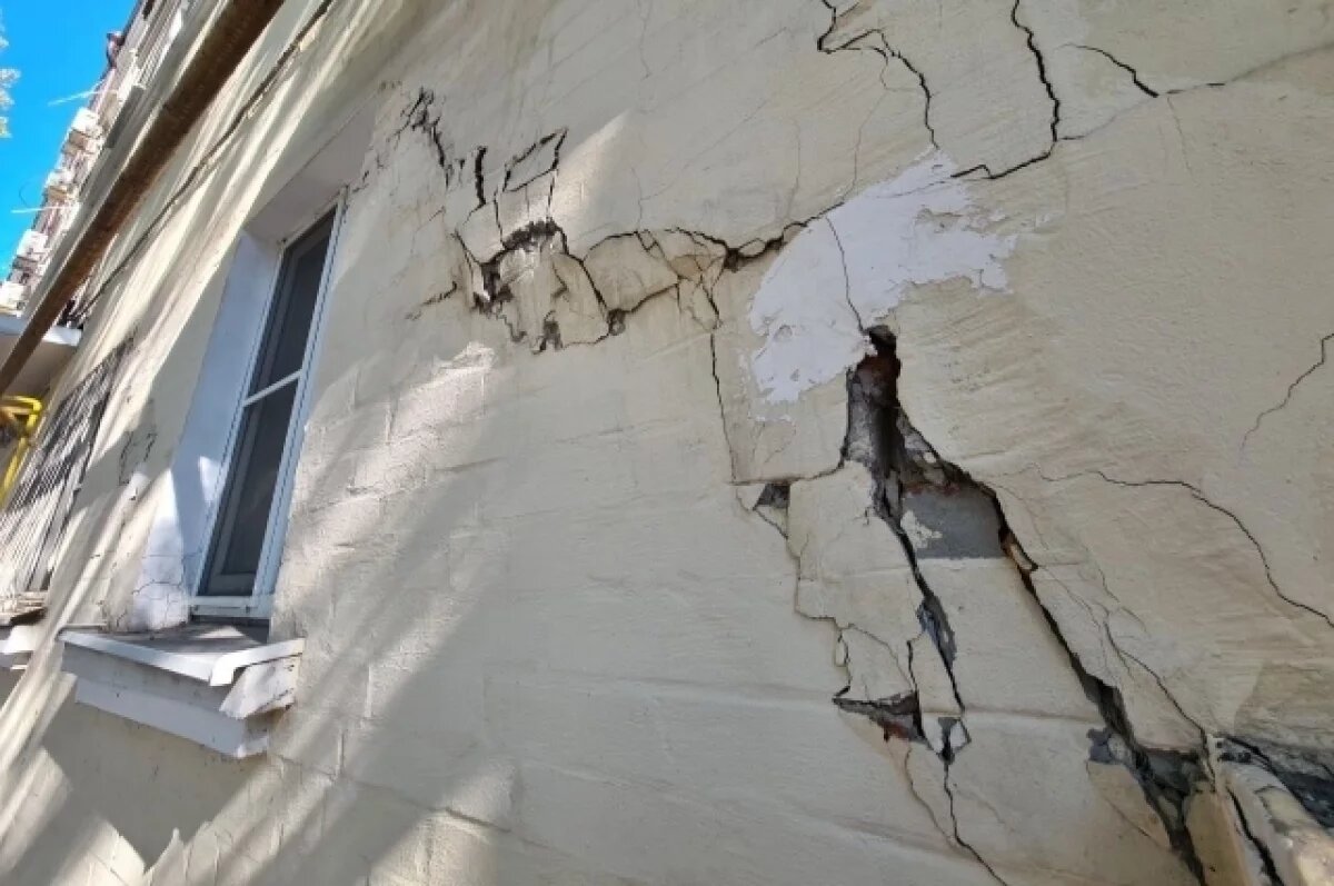    В южной столице начался снос аварийного дома на улице Ларина