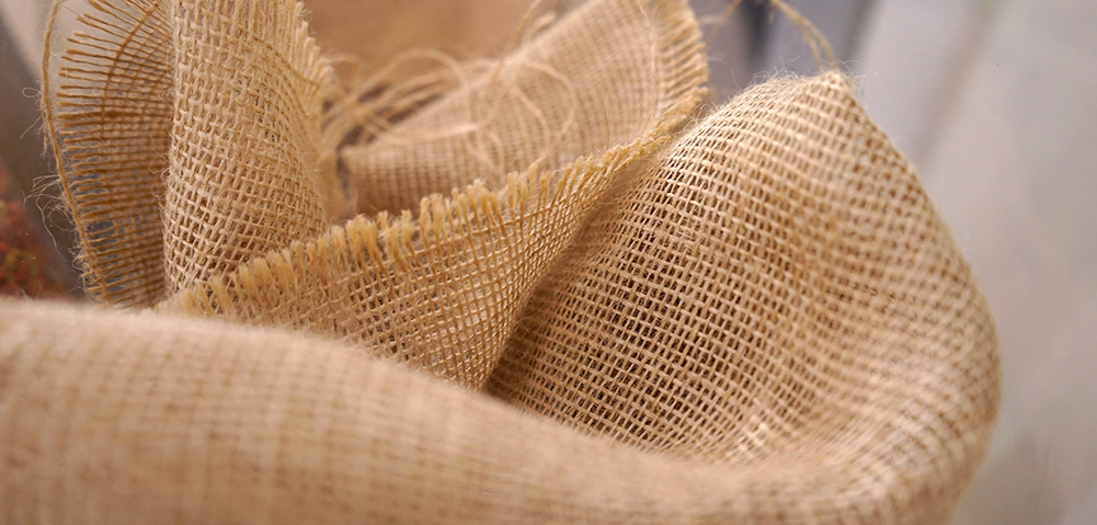 Натуральный джут выполняет функцию подложки натурального линолеума.