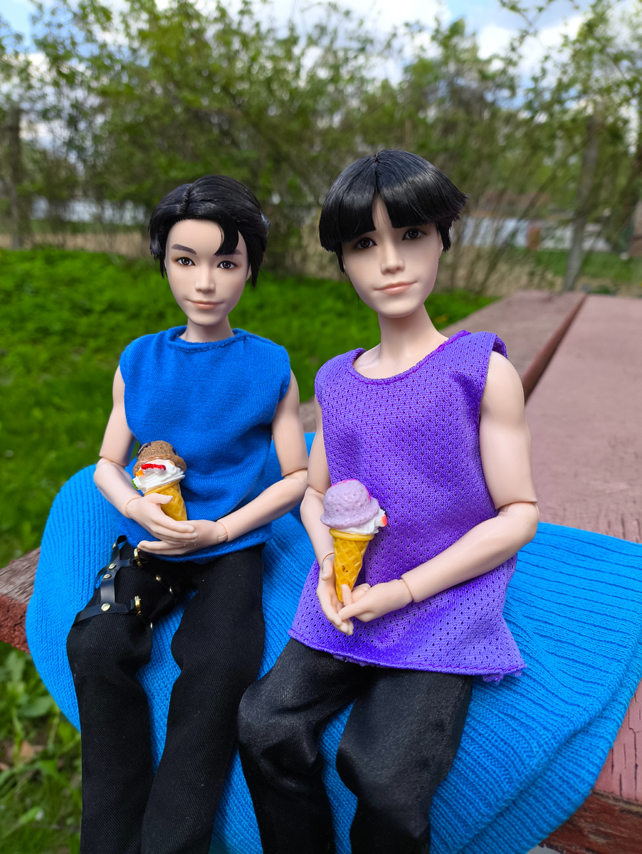 Похожи ведь?) 