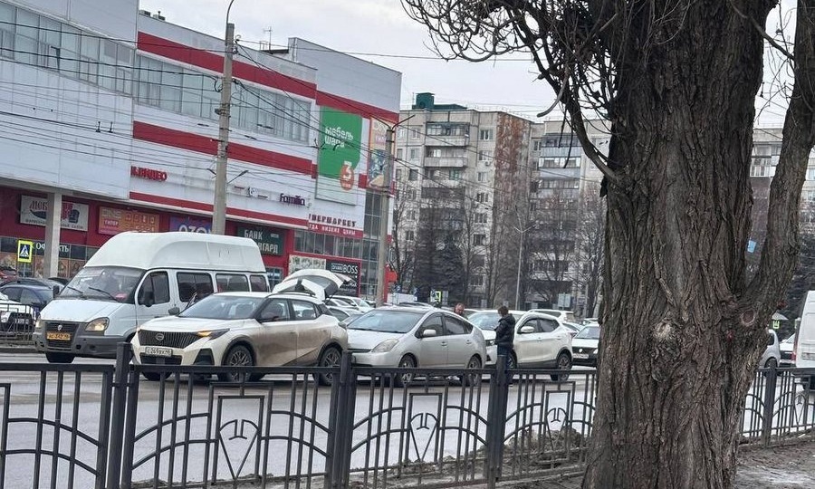 Аварии в Курске затруднили движение