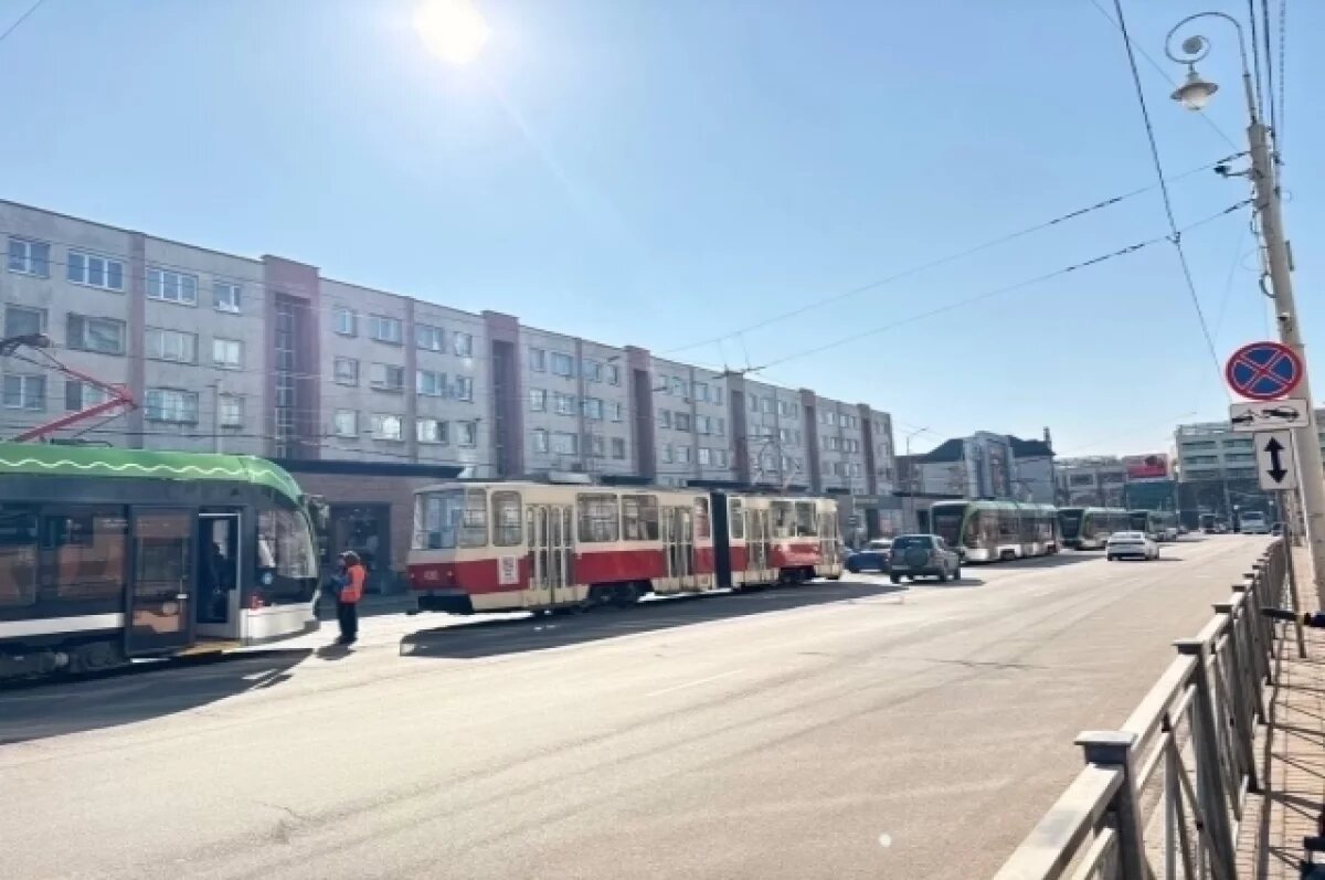    В Калининграде из-за сбоя электроснабжения трамваи выстроились в цепочку