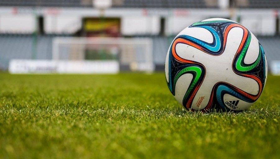 Курянин через суд взыскал 1 рубль со школы за травму сына на футболе