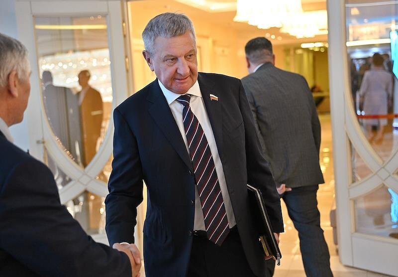 Представитель в СФ России от законодательного (представительного) органа государственной власти Курганской области Сергей Муратов. На фото: Дмитрий Лебедев/Коммерсантъ
