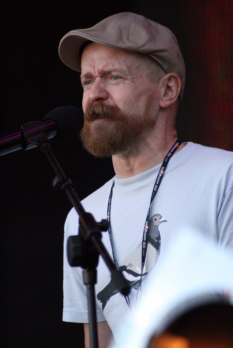 Александр Бард (род. 17 марта 1961 года, Мотала, Швеция) — шведский музыкант, певец, композитор, поэт, музыкальный продюсер, социолог, владелец одной из крупнейших в Швеции интернет-компаний, киберфилософ, зороастриец. Участник проектов "Army of Lovers", "Vacuum", "BWO", "Alcazar", "Gravitonas"