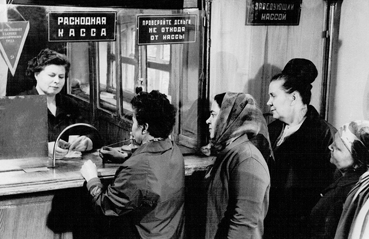 Почему в СССР люди жили скромнее, но увереннее. Сравнение с нынешним днём