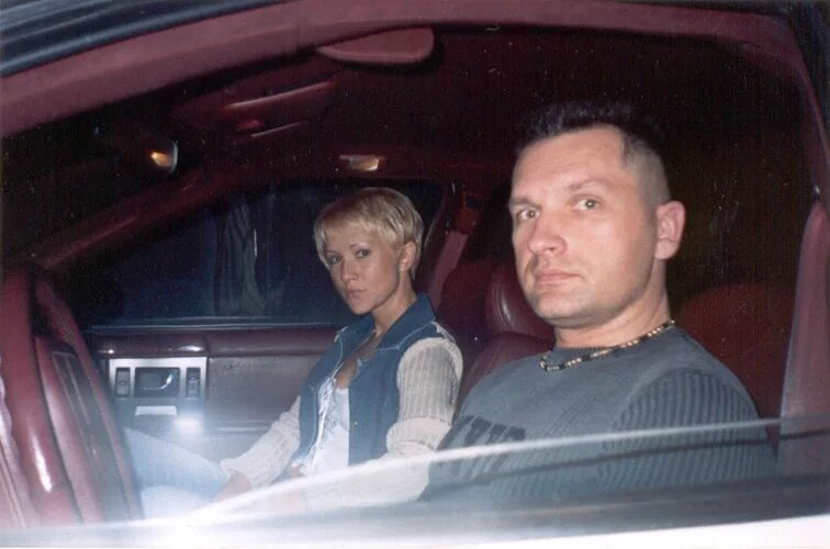 С нынешней женой. Открытые источники 