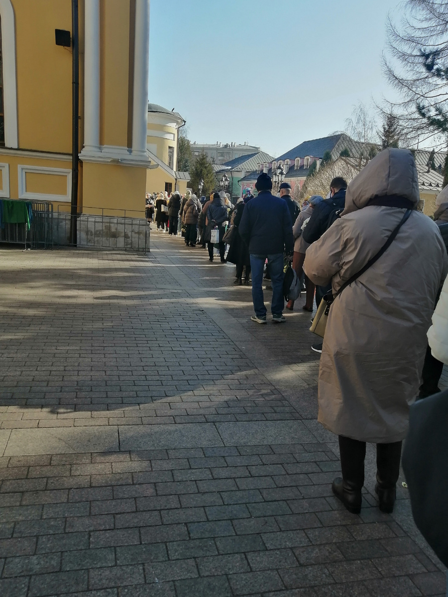 Стою в храм.