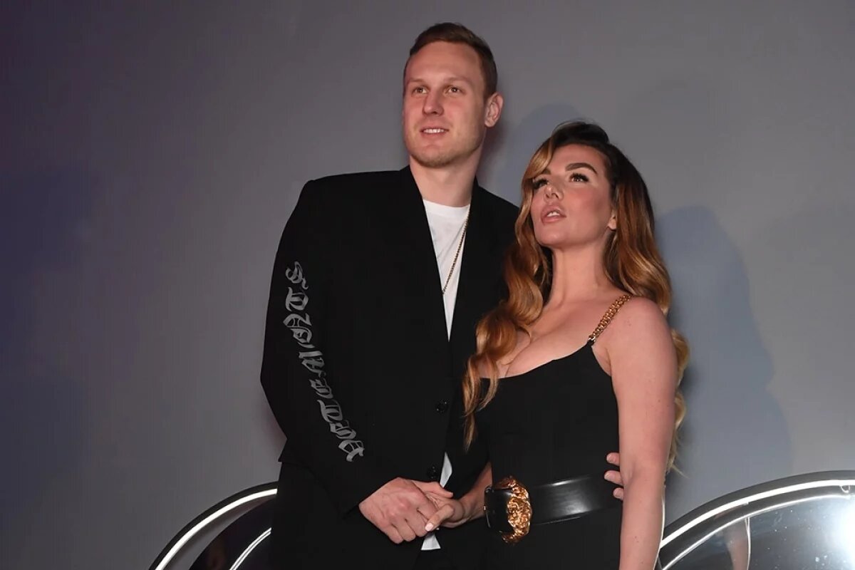    По мнению семьи Тиммы, Седокова обобрала его до нитки.