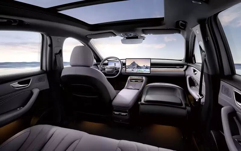 Интерьер Roewe M7📷
