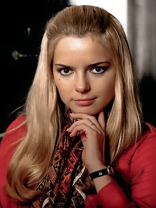 Франс Галль, или Франс Галь (9 октября 1947, Париж, Франция — 7 января 2018, Нёйи-сюр-Сен, Франция) — французская певица. Начиная с 1963 года выпустила несколько хитов, в 1965 году победила на конкурсе Евровидение, однако к концу 1960-х годов её популярность постепенно прошла и возобновилась лишь после начала сотрудничества с композитором и певцом Мишелем Берже в 1974 году, и следующие двадцать лет для Галль были успешными