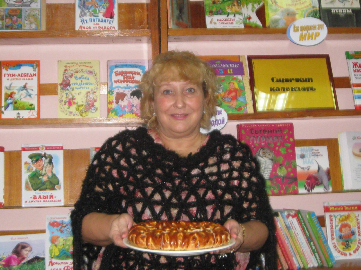 Фото  автора, чаепитие в библиотеке