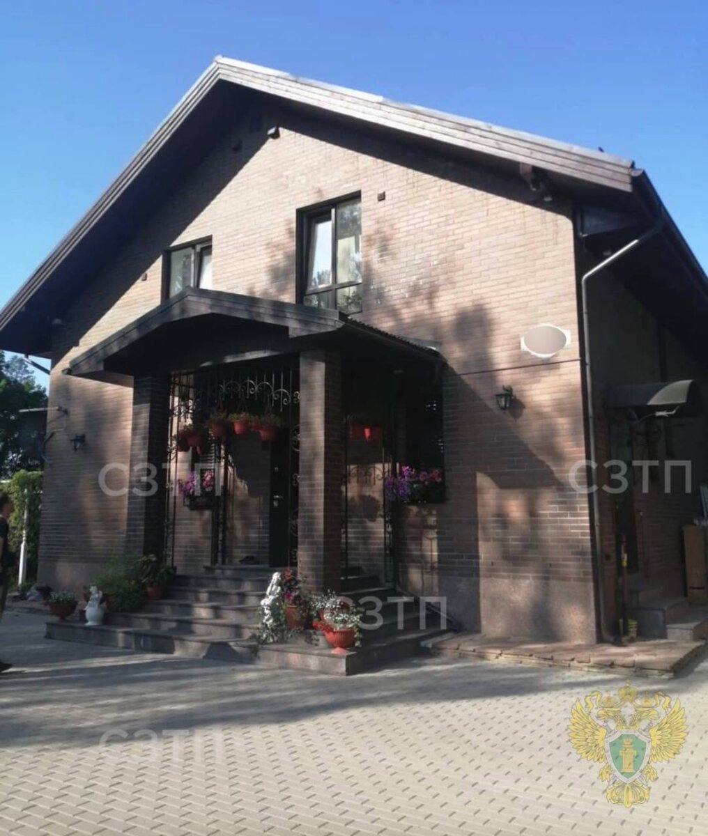    Суд в Ленобласти обратил в доход РФ имущество бывшего таможенника на 50 млн