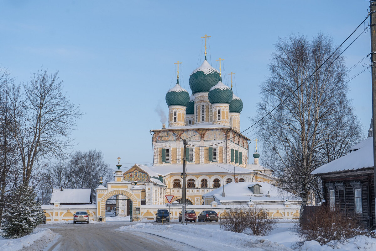 Воскресенский собор  1678 года постройки, г. Тутаев (правый берег)