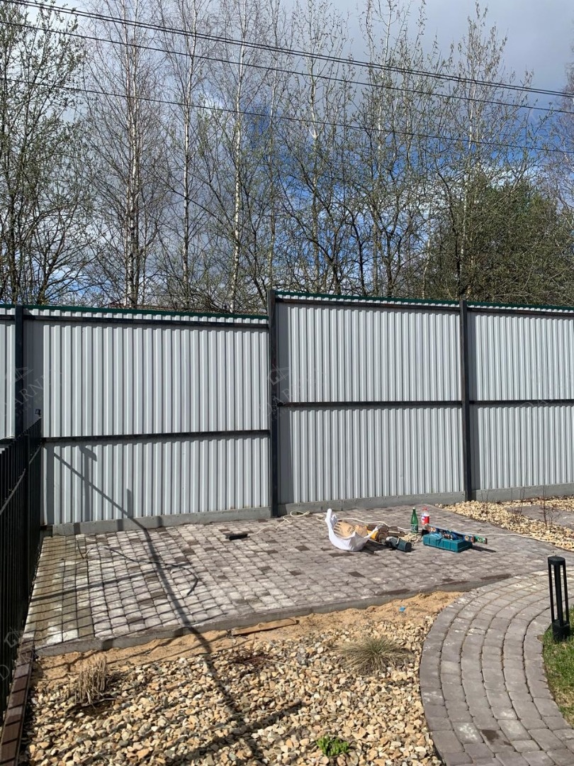 На этом месте скоро будет барбекю-беседка!