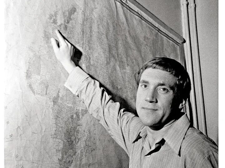 Две матери и один отец: как семья на разрыв воспитала главный голос СССР