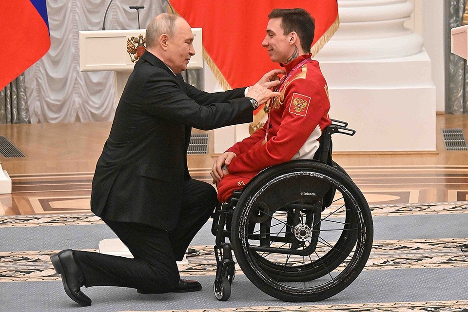    Президент наградил в Кремле членов паралимпийской сборной России. Владимир ВЕЛЕНГУРИН