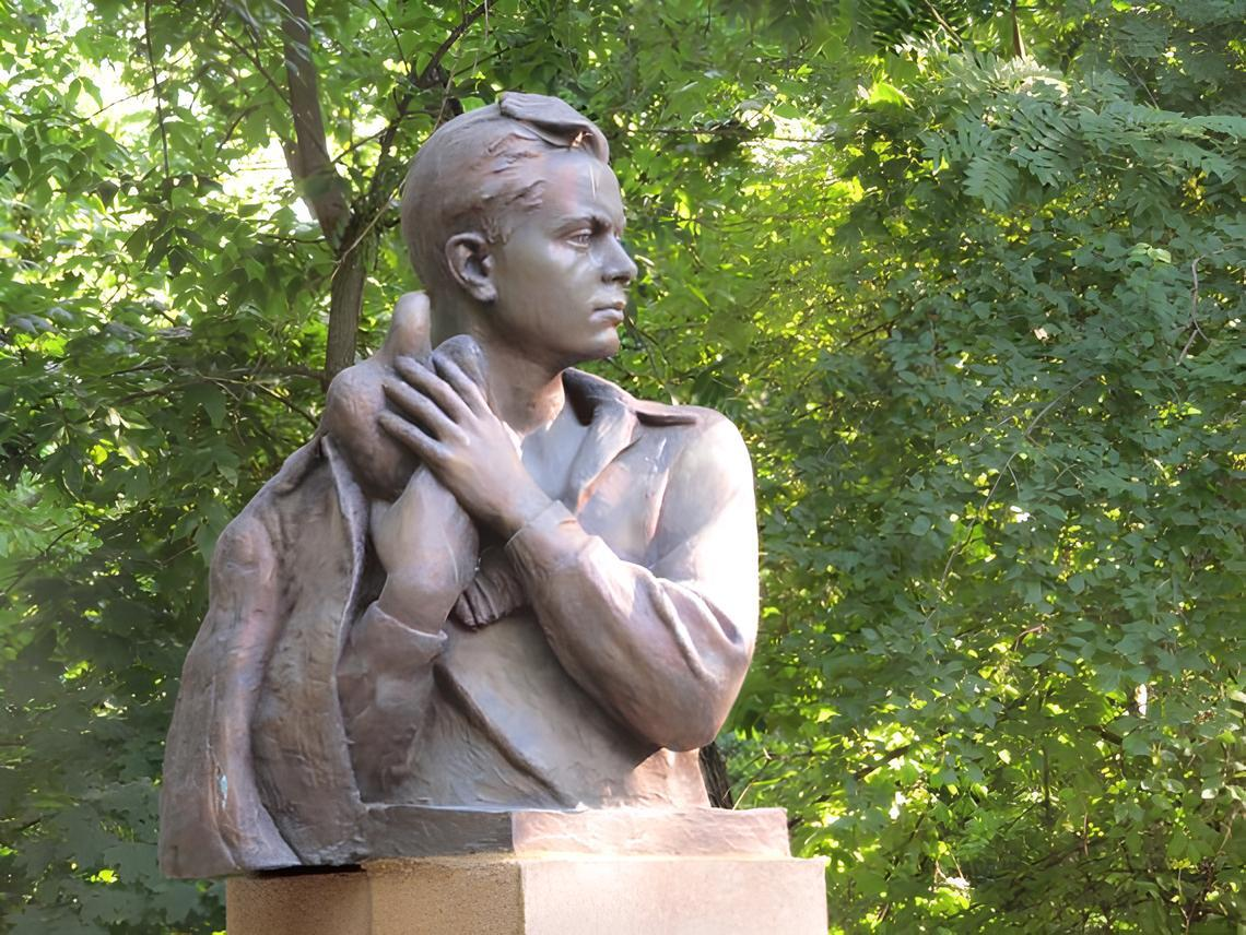 Памятник пионеру Вите Черевичкину в Ростове-на-Дону, в парке, который с 1965 года носит имя героя